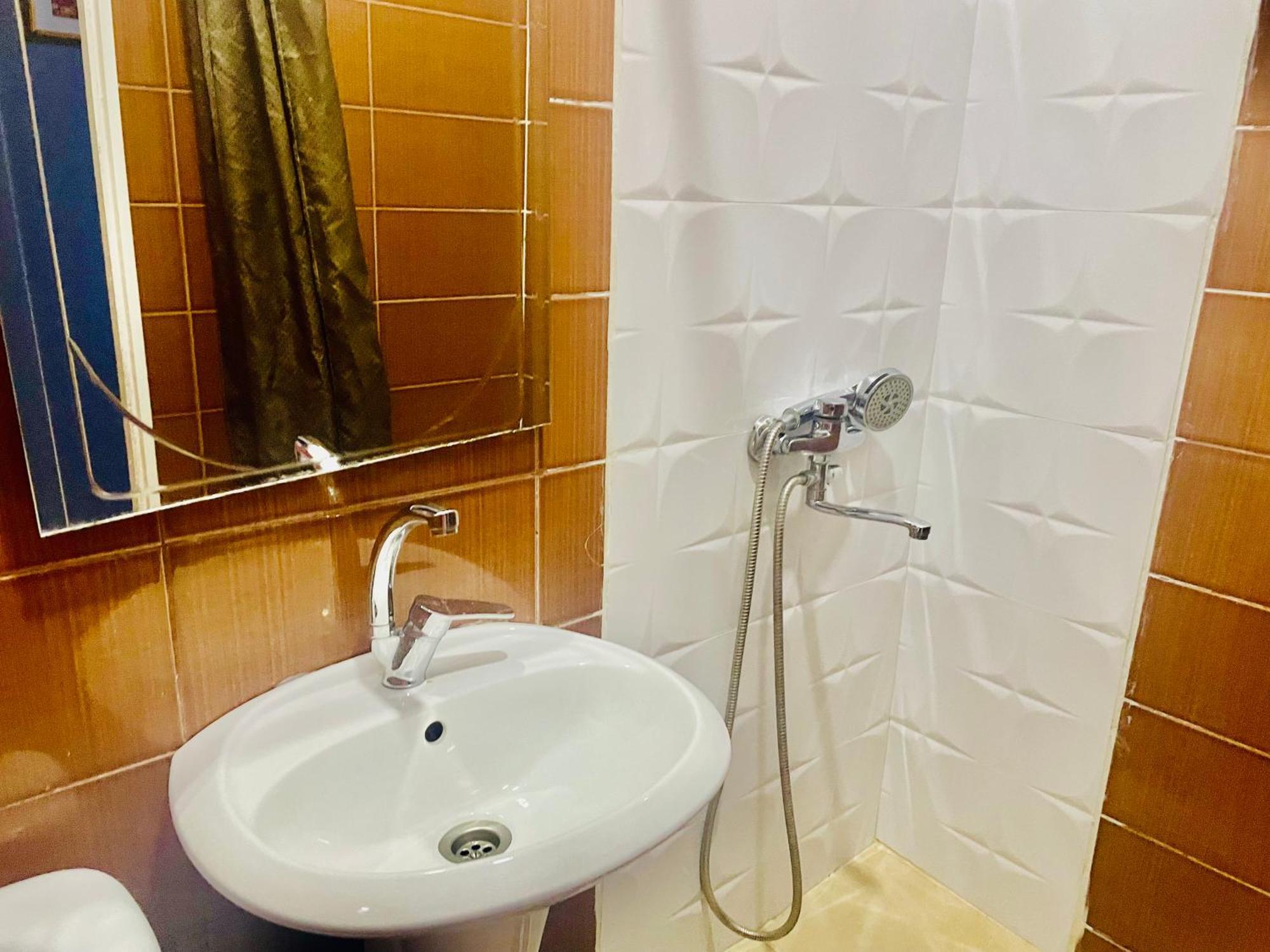 Hotel Klarastan Bon Voyage Tbilisi Bagian luar foto