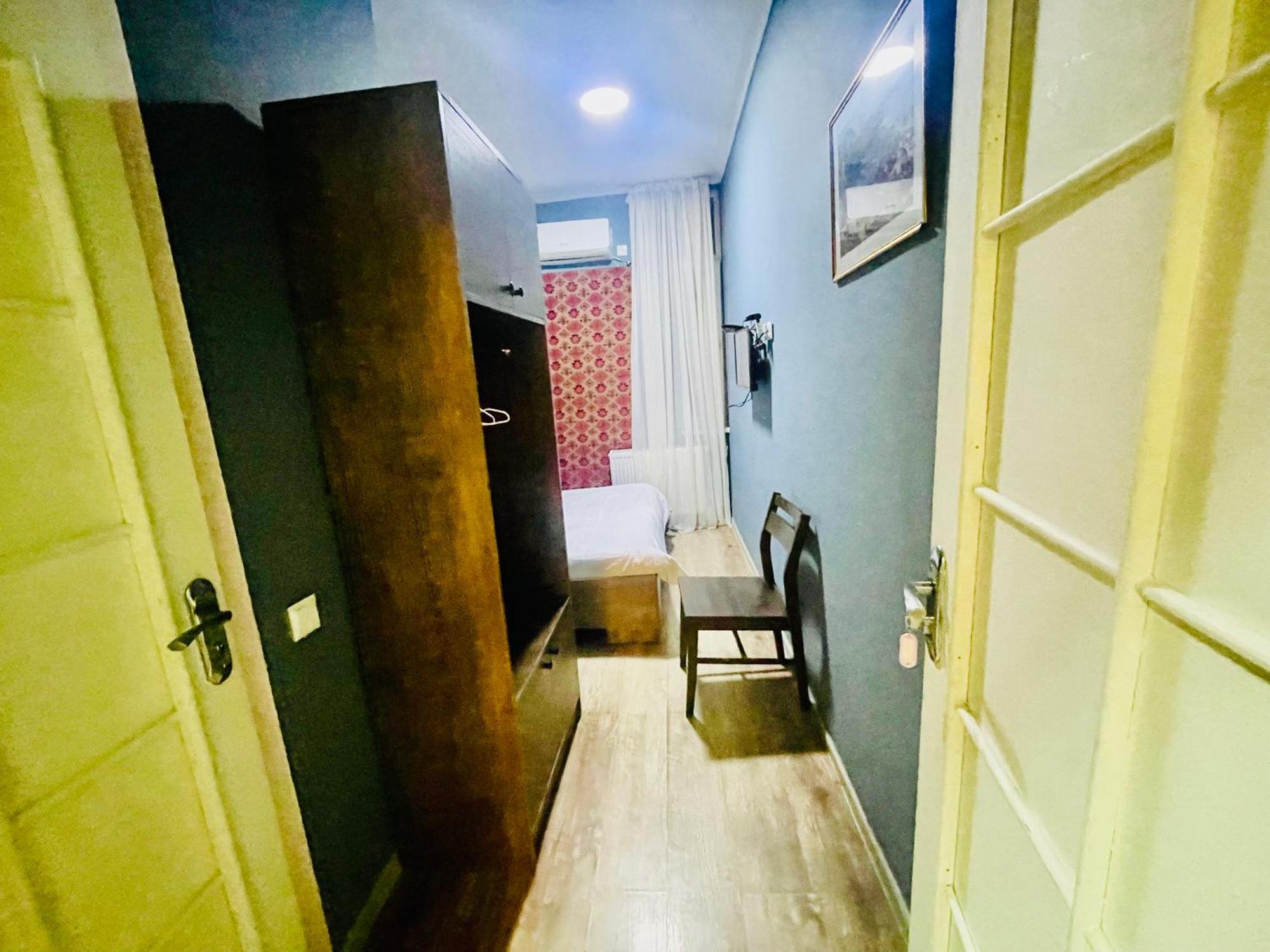 Hotel Klarastan Bon Voyage Tbilisi Bagian luar foto
