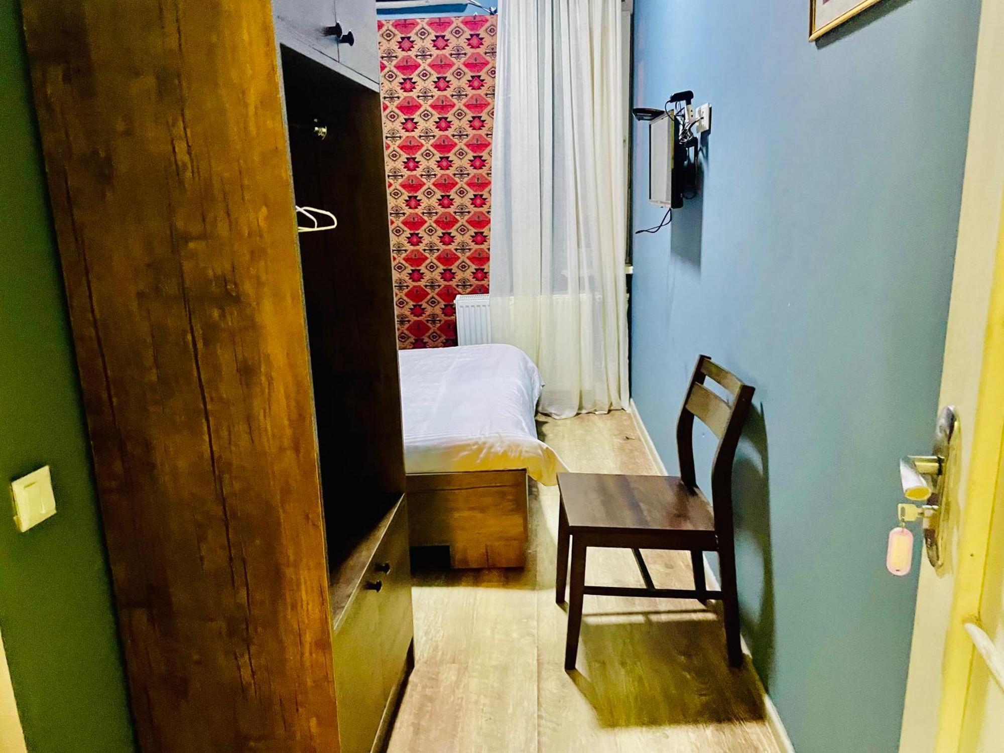 Hotel Klarastan Bon Voyage Tbilisi Bagian luar foto
