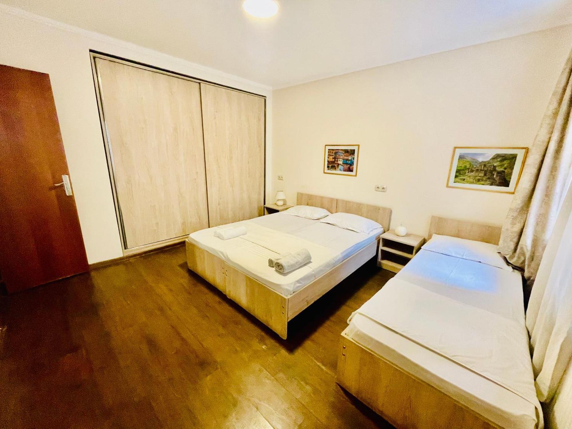 Hotel Klarastan Bon Voyage Tbilisi Bagian luar foto