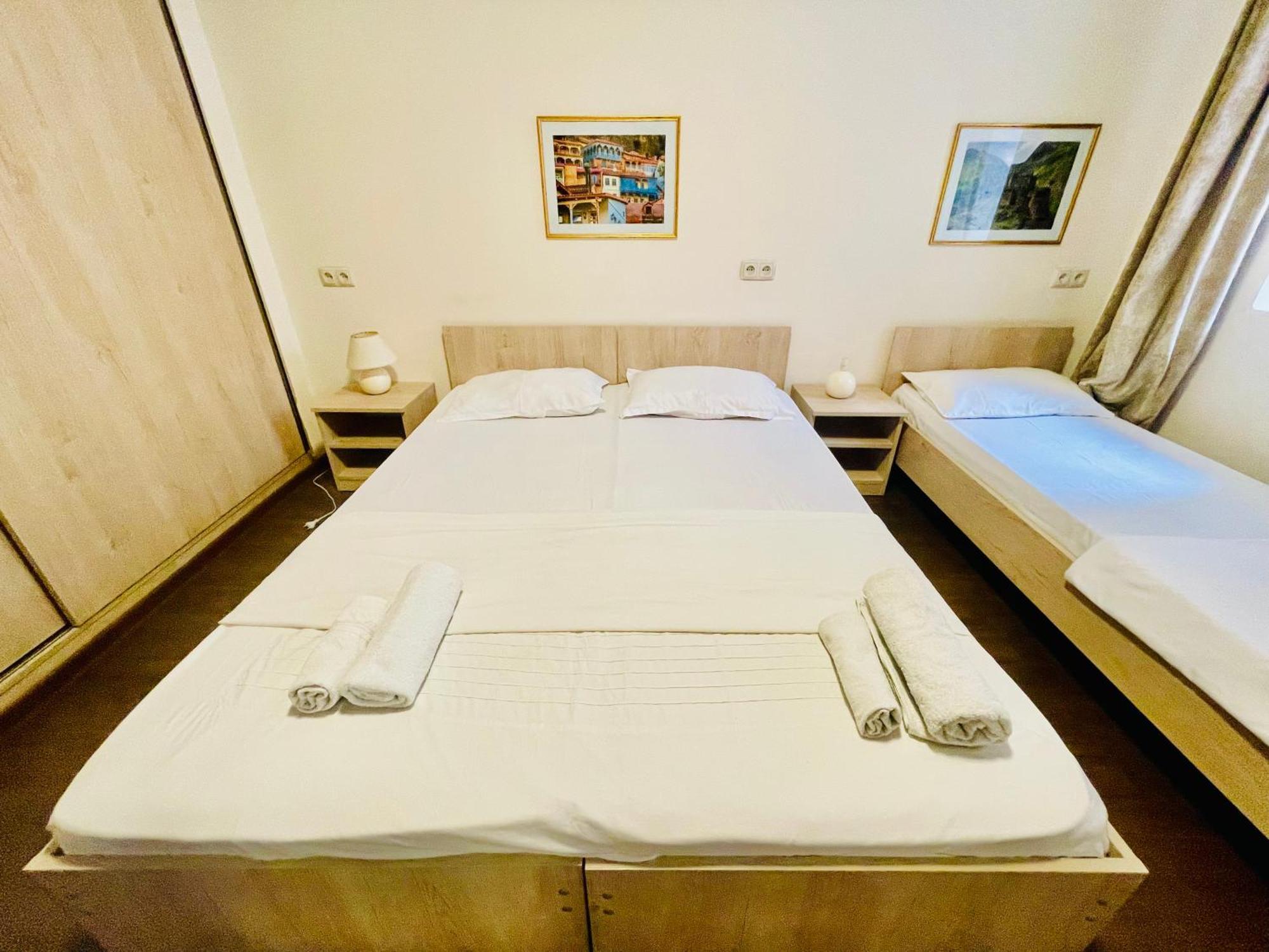 Hotel Klarastan Bon Voyage Tbilisi Bagian luar foto