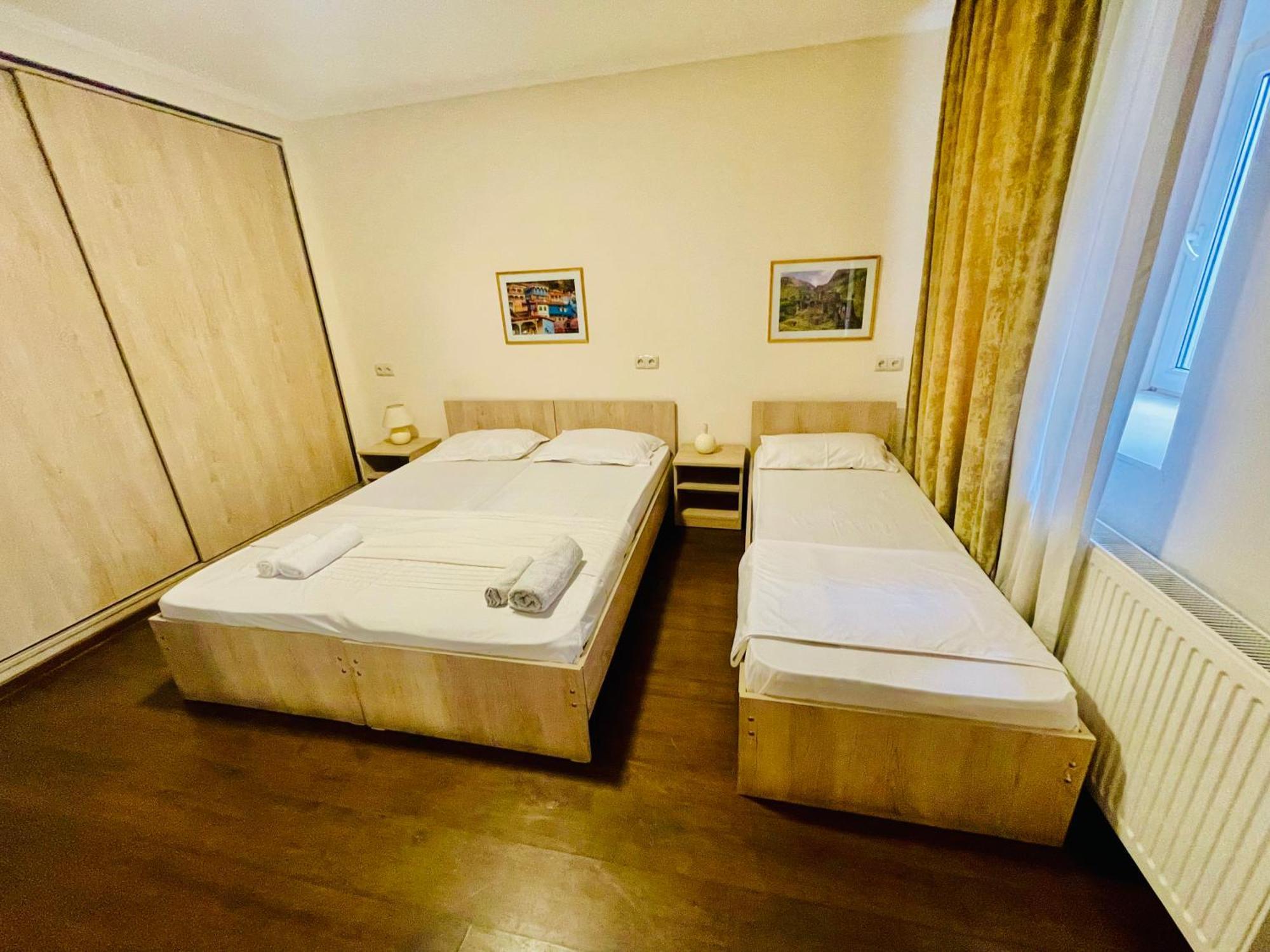 Hotel Klarastan Bon Voyage Tbilisi Bagian luar foto