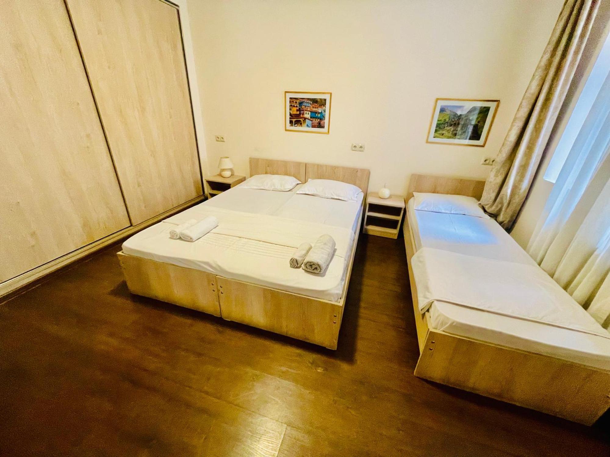 Hotel Klarastan Bon Voyage Tbilisi Bagian luar foto