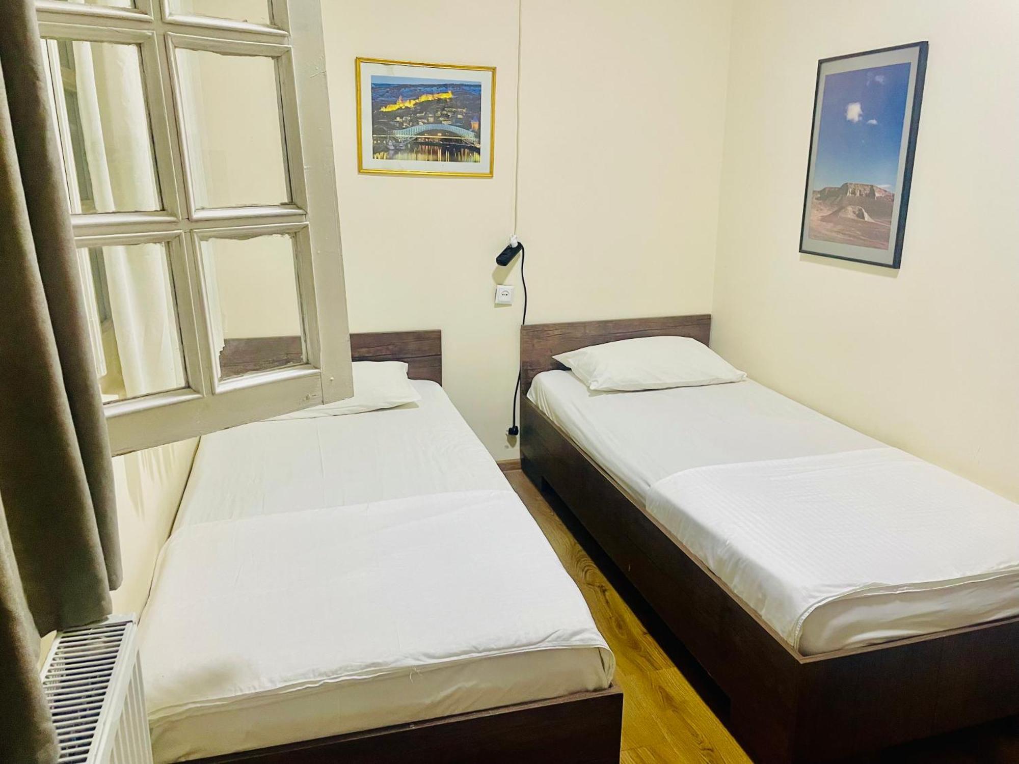 Hotel Klarastan Bon Voyage Tbilisi Bagian luar foto