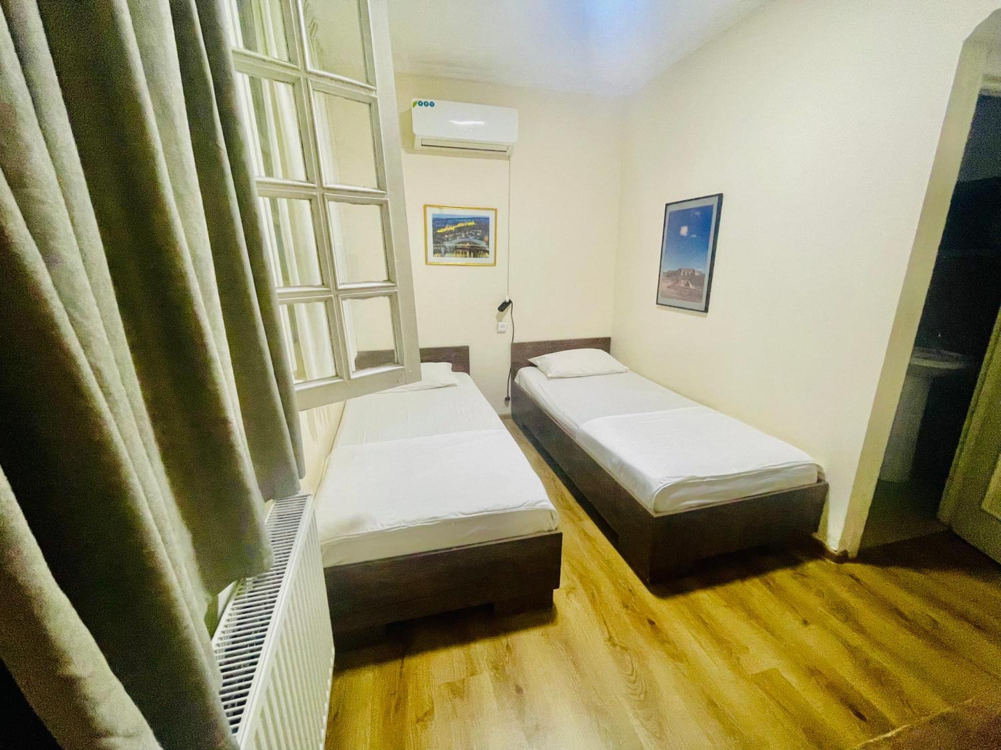 Hotel Klarastan Bon Voyage Tbilisi Bagian luar foto