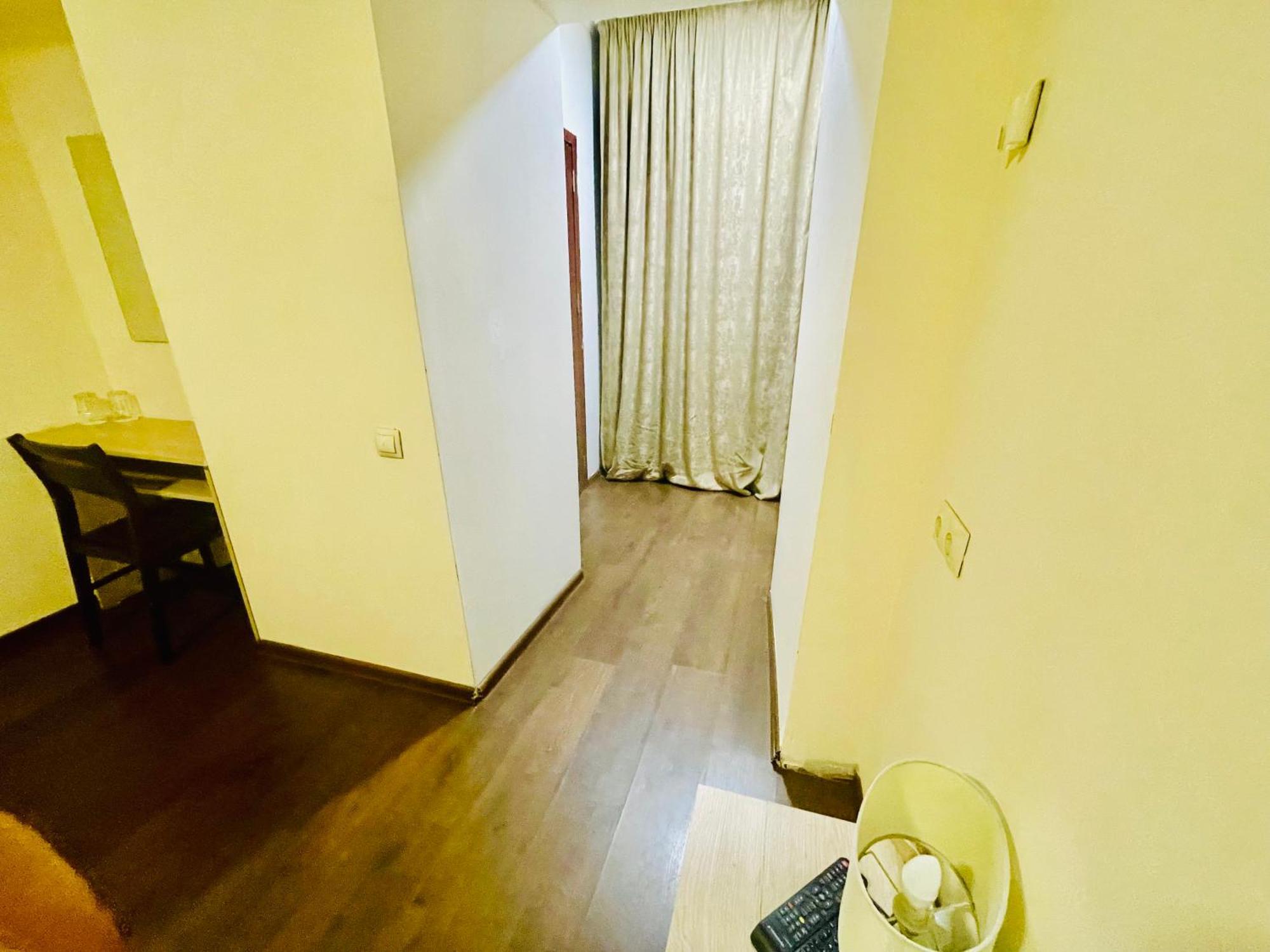 Hotel Klarastan Bon Voyage Tbilisi Bagian luar foto