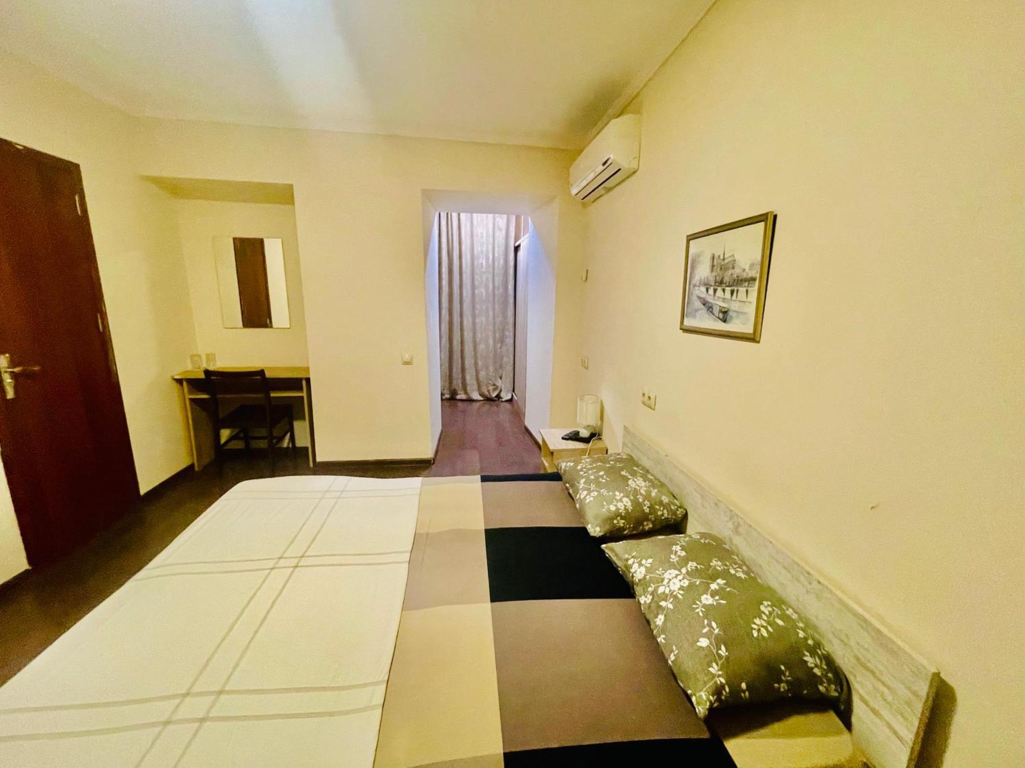 Hotel Klarastan Bon Voyage Tbilisi Bagian luar foto