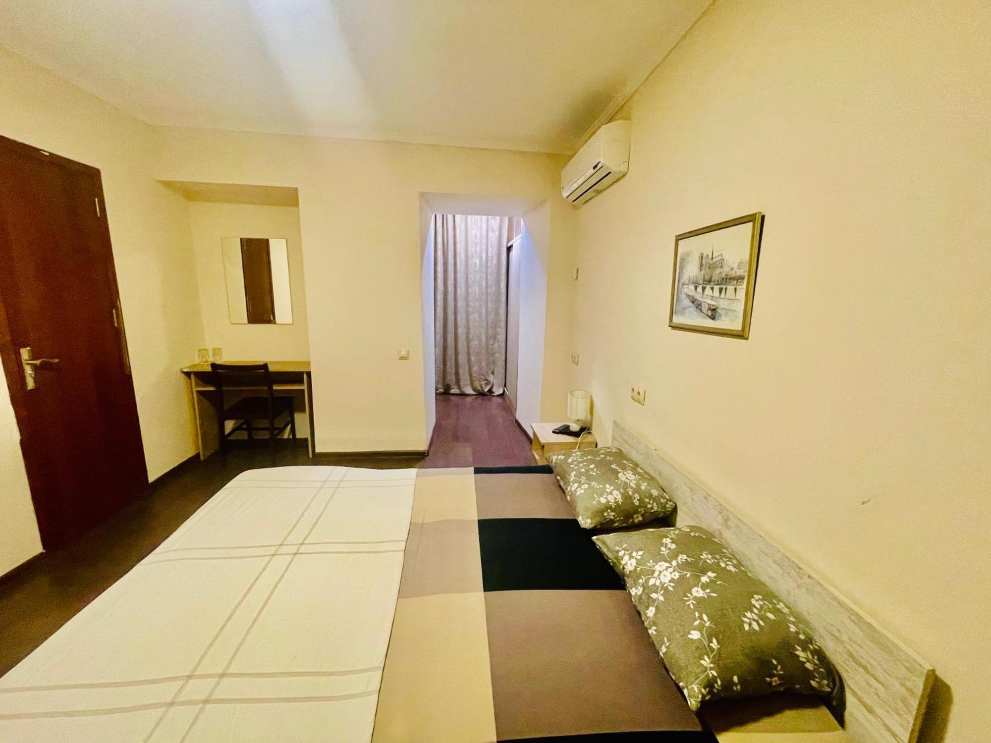Hotel Klarastan Bon Voyage Tbilisi Bagian luar foto