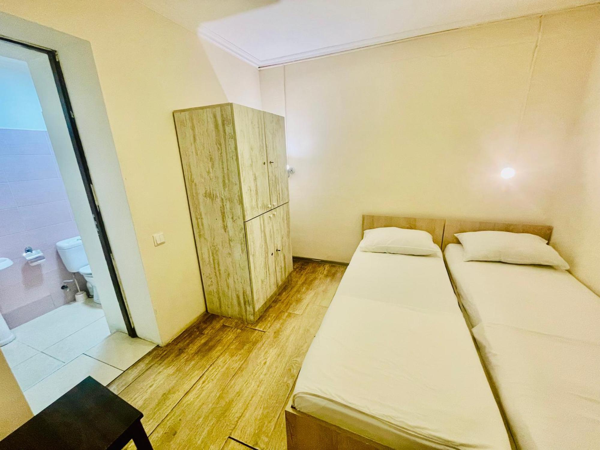Hotel Klarastan Bon Voyage Tbilisi Bagian luar foto