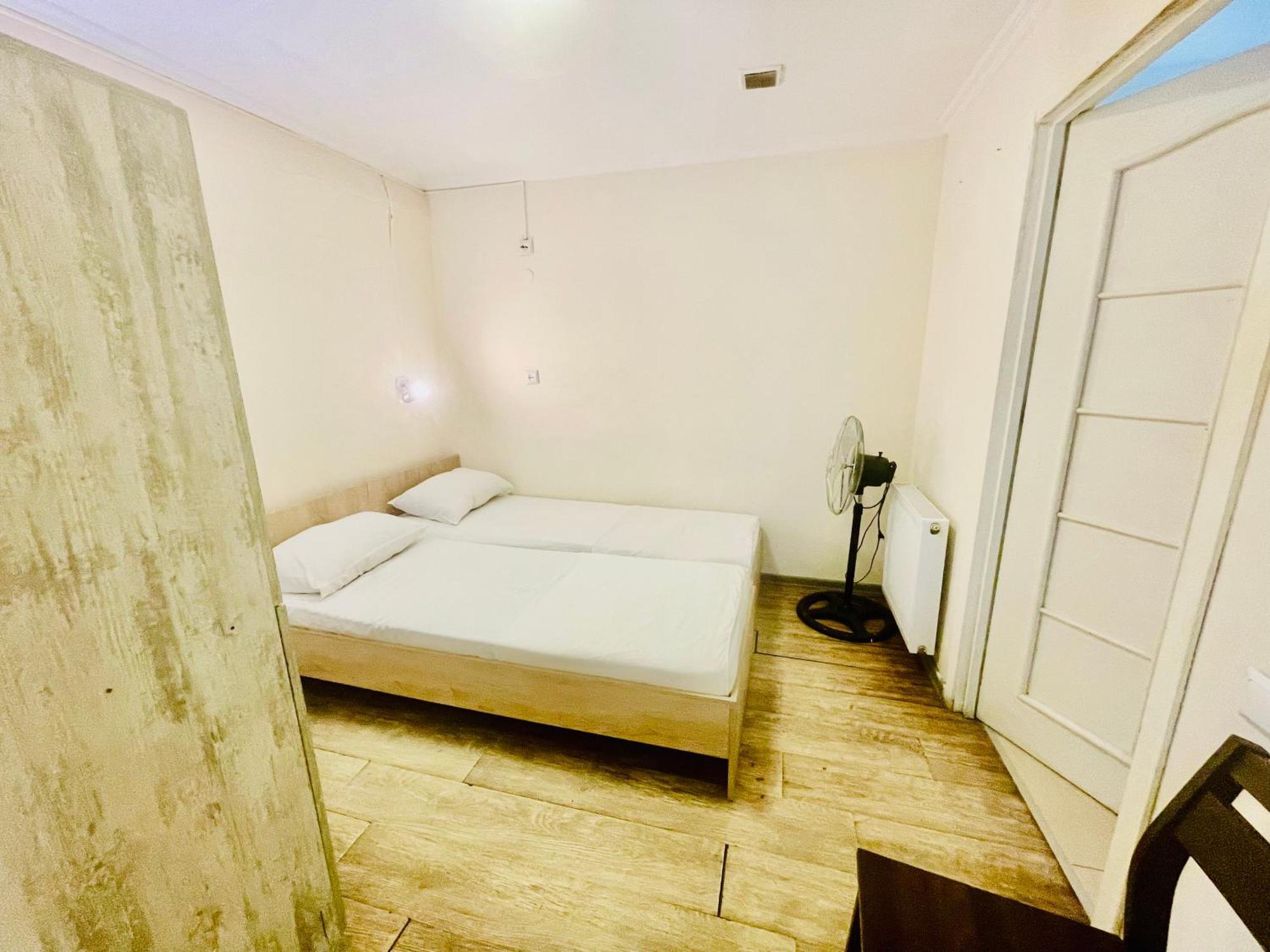 Hotel Klarastan Bon Voyage Tbilisi Bagian luar foto