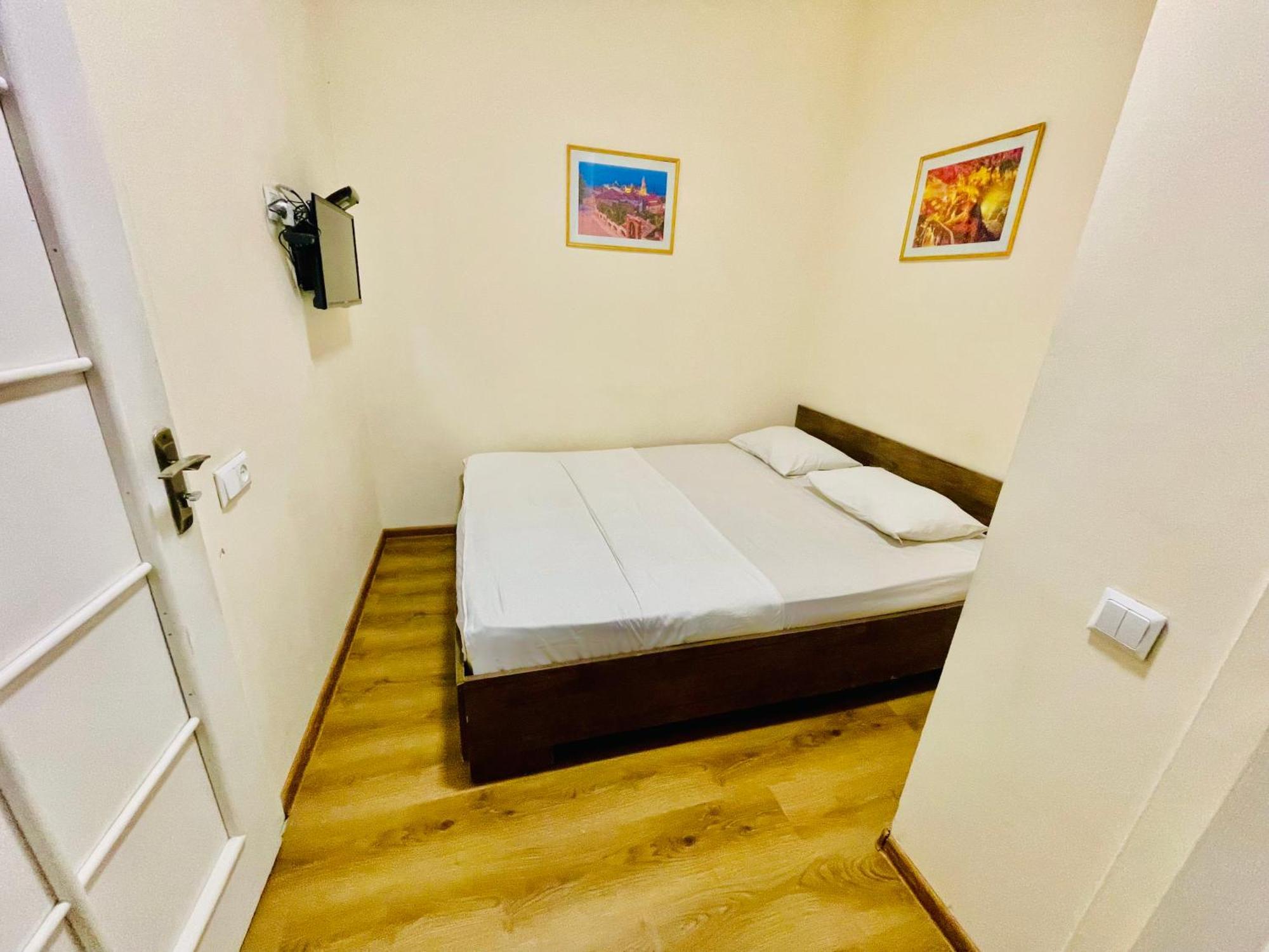 Hotel Klarastan Bon Voyage Tbilisi Bagian luar foto