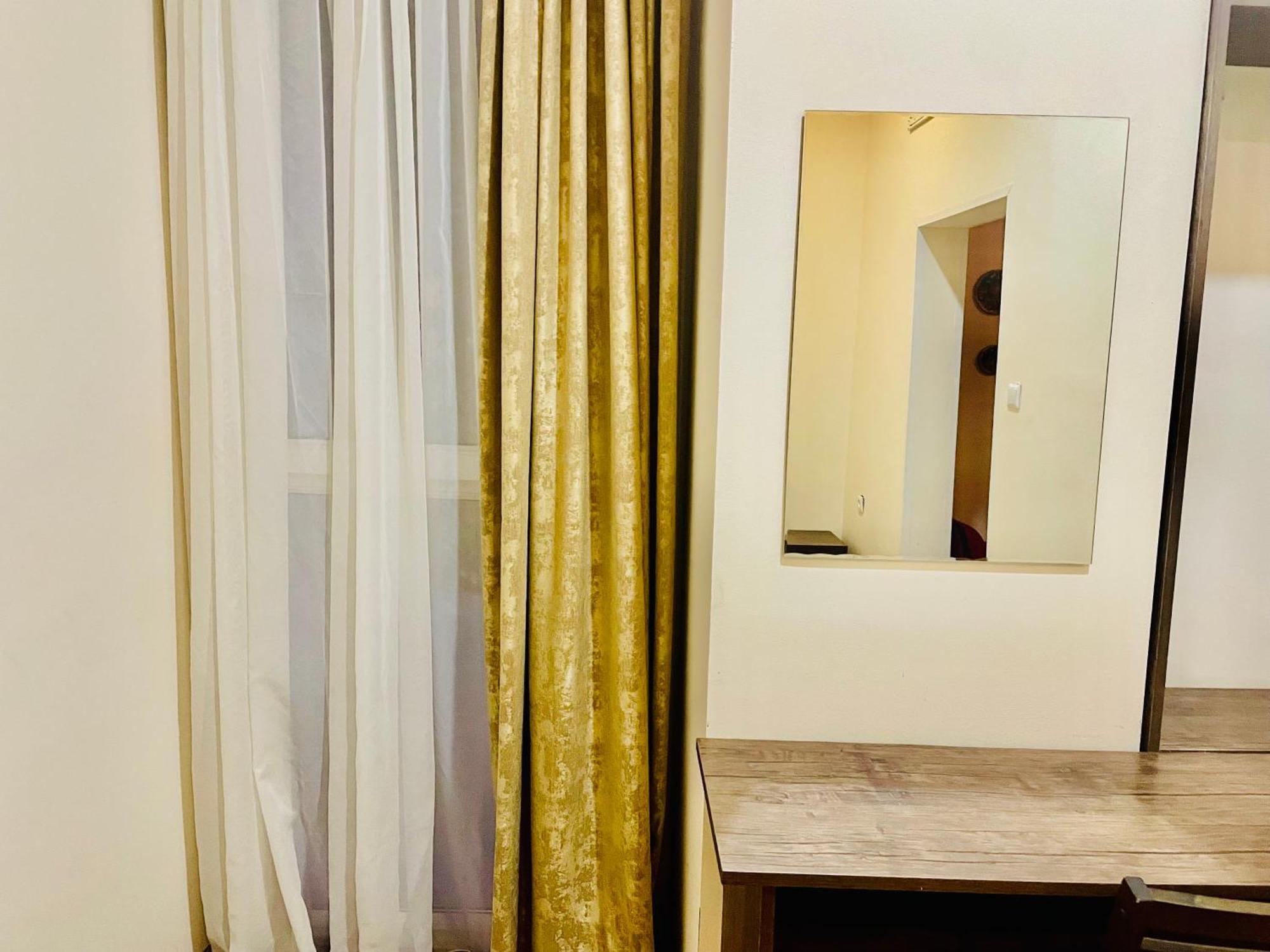 Hotel Klarastan Bon Voyage Tbilisi Bagian luar foto